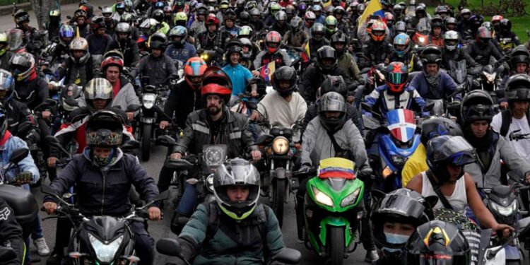 Atención moteros. Nueva reglamentación para sistemas de frenado de motos en Colombia