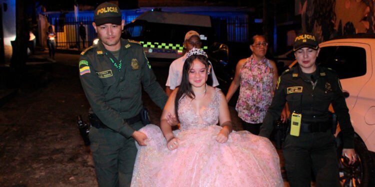 La Policía Nacional, cumple el sueño de celebrar los 15 años de Loren Yuliana&nbsp;