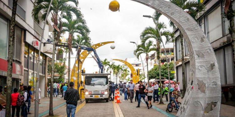 Instalación del alumbrado navideño presenta un avance del 70 %