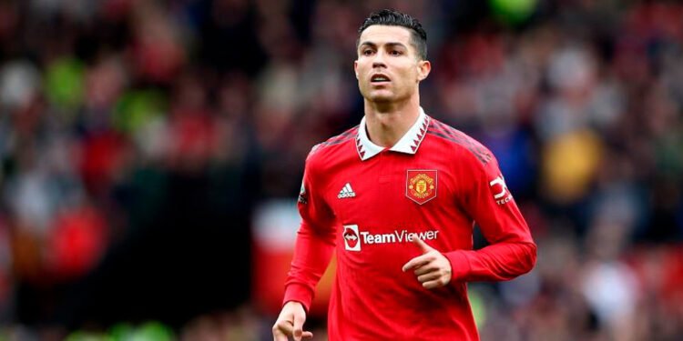 La leyenda del fútbol Cristiano Ronaldo recibió en sus manos un curioso regalo colombiano