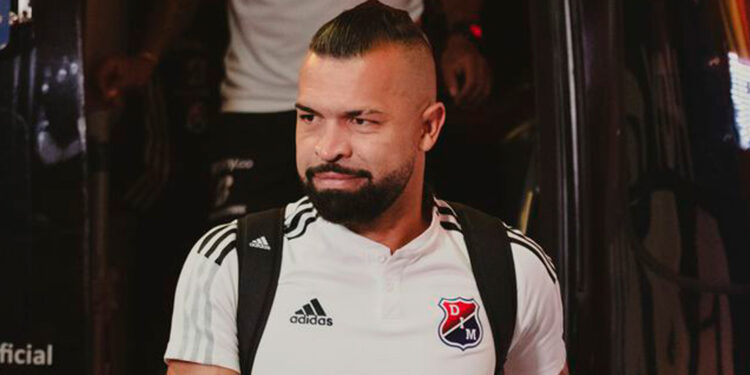 Escándalo en el fútbol colombiano. ¿Cree que estamos en la época de Pablo?… El capitán del Deportivo Independiente Medellín contó que el dueño de Águilas los amenazó