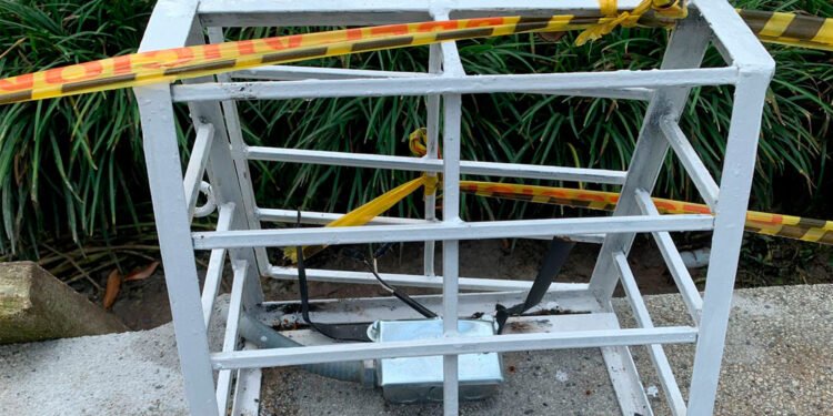 Delincuentes robaron reflectores de las fuentes en la Plaza de Bolívar