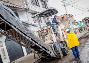 Alcaldía inició trabajos de rehabilitación vial sobre la avenida Guabinal