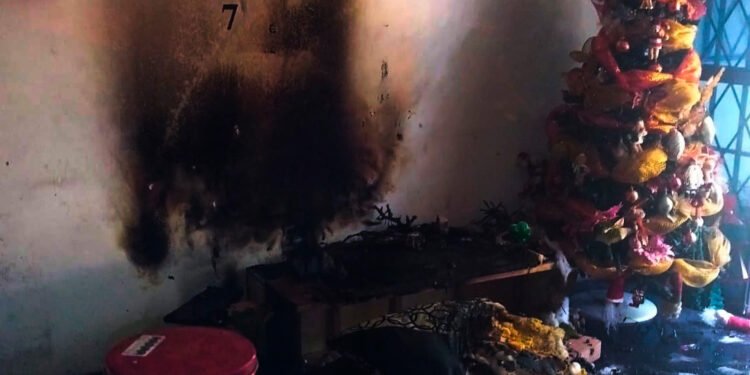 Bomberos oficiales trabajan sin descanso atendiendo emergencias en Navidad