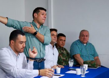 Vendedores formales e informales acordaron trabajar de manera articulada sobre la carrera tercera durante la temporada navideña