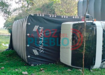Pareja de ibaguereños se salvaron de morir en grave accidente cuando llevaban un trasteo desde la Guajira hasta la ciudad de Pereira