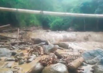 Creciente súbita de la quebrada La Caima en Alvarado, pone en riesgo a varias familias del sector