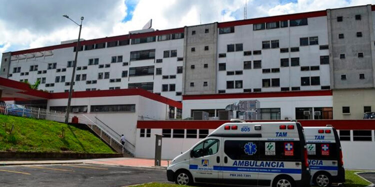 Empleados protestaron por crisis laboral en el Hospital Federico Lleras de Ibagué