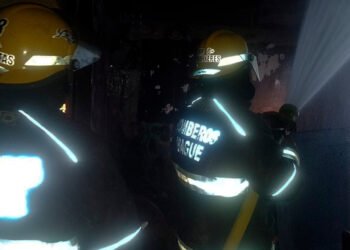 Veladora ocasionó incendio en vivienda de la urbanización San Francisco