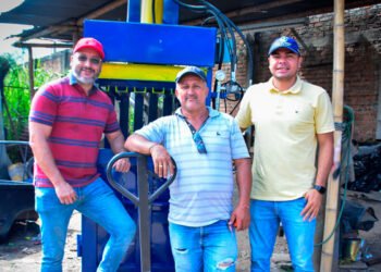 Nueva máquina compactadora de reciclaje entregó Cortolima a Negocios Verdes