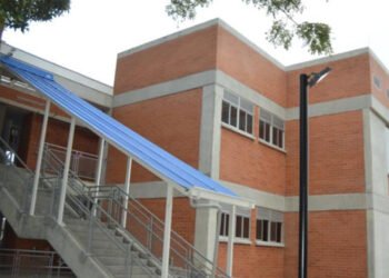 Con resignación estudiantes de La Sagrada familia, seguirán esperando soluciones