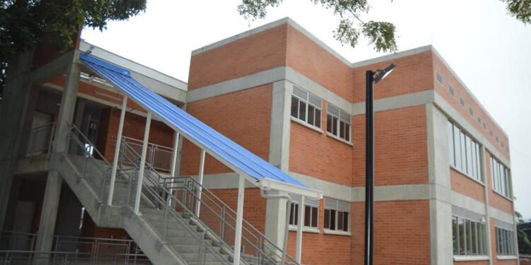 Con resignación estudiantes de La Sagrada familia, seguirán esperando soluciones