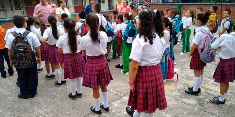En el Tolima, 116 mil estudiantes iniciaron hoy calendario académico