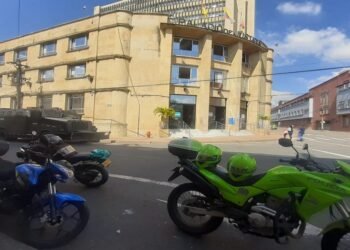 Jorge 40 comparece ante la JEP en el Palacio de Justicia de Ibagué