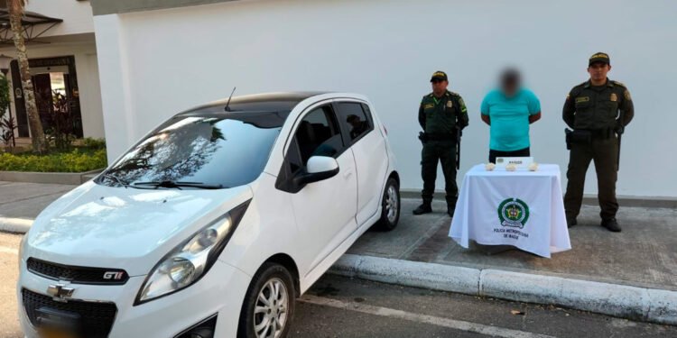Policía capturó a sujeto que traficaba 400 gramos de Bazuco en su carro