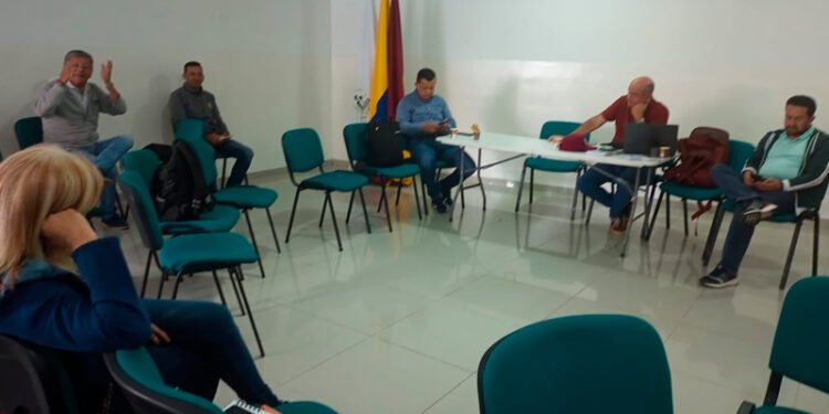 Paro de maestros a una semana de iniciar clases