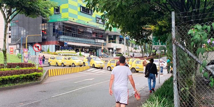 Más de 5 mil empresas se ven afectadas con el bloqueo de vías por parte del gremio de taxistas en Ibagué