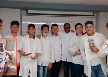 El exfutbolista Carmelo Valencia regresa a las aulas a sus 38 años&nbsp;