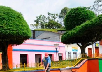 Hombre fue detenido con un revólver en un establecimiento comercial en Casabianca