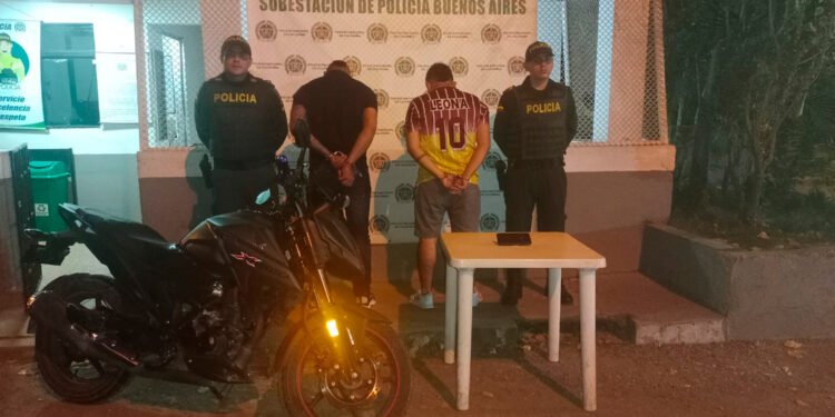 Capturaron dos presuntos responsables de hurto de celulares en estación de servicio