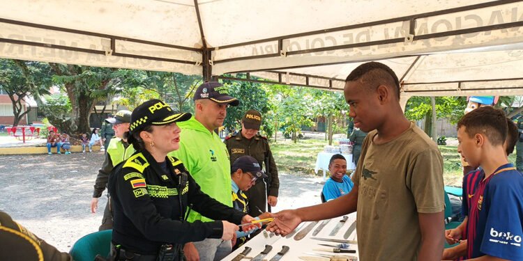 La Policía Metropolitana de Ibagué realizó la actividad del ‘Plan Desarme’ comuna 8 barrio ciudadela Simón Bolívar