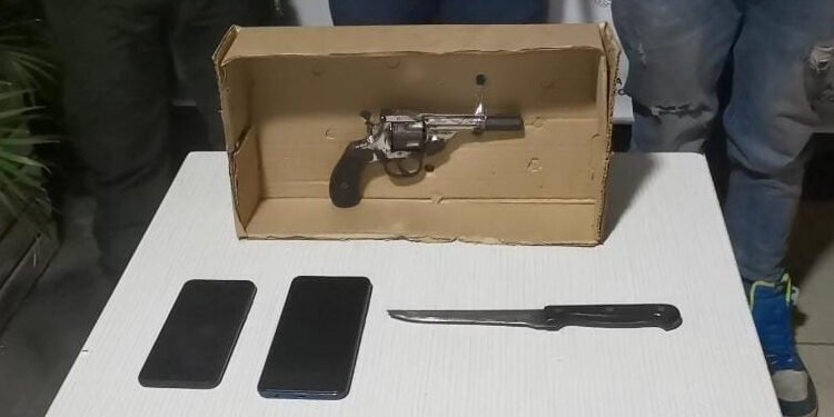 Dos hombres fueron capturados por el porte ilegal de un arma de fuego