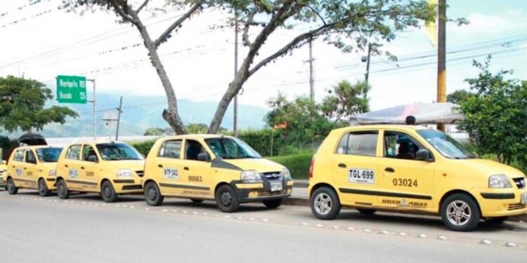 Se levantan los bloqueos de los taxis, pero advierten que si les incumplen, se suman al de busetas el 6 de marzo
