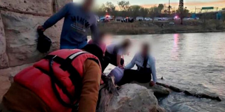 Autoridades mexicanas rescataron a Familia colombiana en el río Bravo