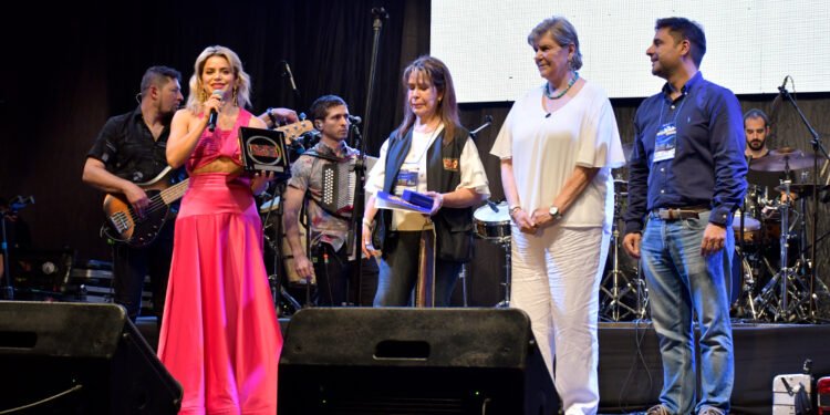 Con la participación de miles de asistentes se clausuró el 37 Festival de la Música Colombiana