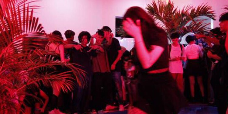 Más de 300 menores de edad fueron sorprendidos en una fiesta clandestina en Cali