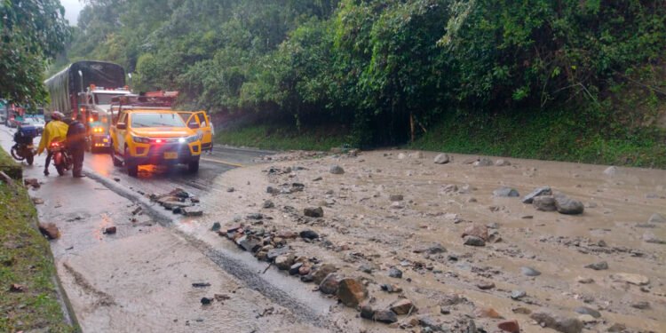 Se registra deslizamiento de tierra en la vía Coello Cocora – Cajamarca