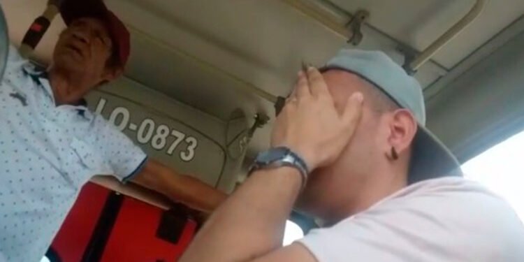 Degenerado se masturbó en plena buseta en Ibagué
