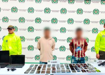 Capturaron a ‘Jipi’ y a ‘Neneco’ con más de 60 celulares, estupefacientes y 4 computadores