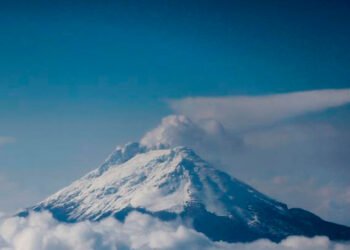El volcán Nevado del Ruiz volvió a emitir ceniza este fin de semana