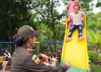 La Policía Metropolitana de Ibagué construyó un parque para los niños, niñas y adolescentes del asentamiento Las Margaritas