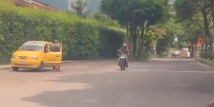 Hurto con arma de fuego en pleno mall del Vergel