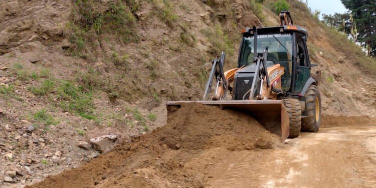 Autoridades movilizarán maquinaria amarilla para atender deslizamiento en vía a Tapias