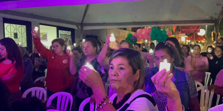 Mujeres del Tolima realizaron velatón contra la violencia de género