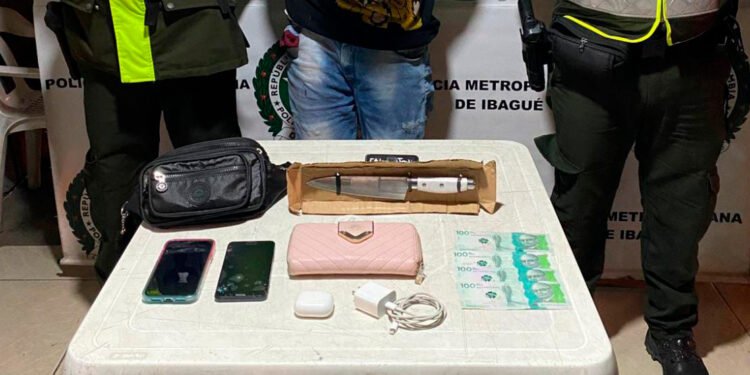 Ladrón fue detenido en Agua Marina por arrastrar y robarle el bolso a una mujer