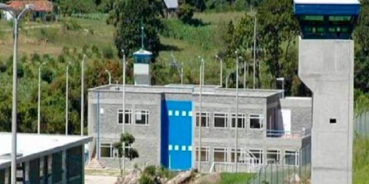 En la cárcel de Girón, Santander, Interno apuñaló gravemente a su esposa durante visita conyugal