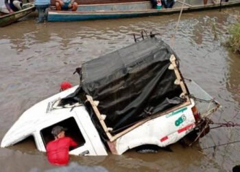 Carro cayó de un un ferry al Río Magdalena en zona rural del municipio de Morales, sur de Bolívar