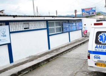 Autoridades recorren los municipios cercanos al volcán del Ruiz para verificar sus hospitales