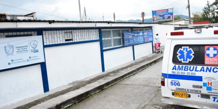 Autoridades recorren los municipios cercanos al volcán del Ruiz para verificar sus hospitales