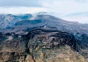 El volcán Nevado del Ruiz sigue inestable y con varios cambios en el cráter
