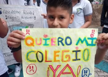 Estudiantes impidieron salida de personal de la alcaldía, niños y menores involucrados en protestas 