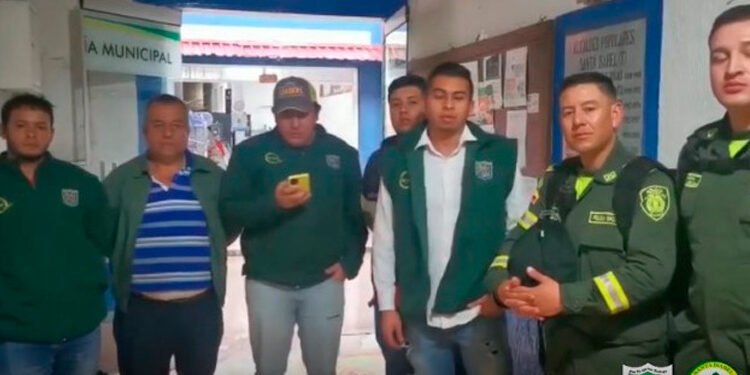 Con drones y personal de la Policía de Cundinamarca, buscan a joven desaparecida en Santa Isabel