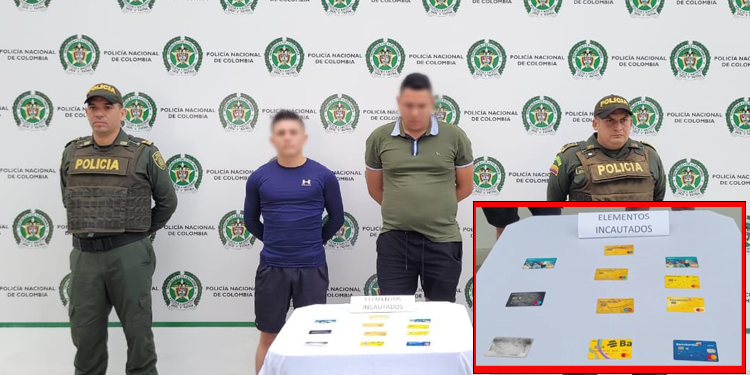 Cambiando tarjetas de crédito fueron capturados dos bandidos en Ibagué