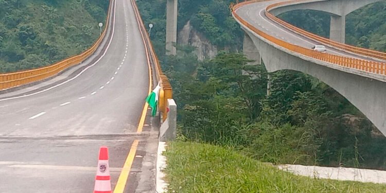 Campesinos de veredas de influencia del viaducto Álvaro Mutis, exigen al Ministerio que les cumplan lo pactado