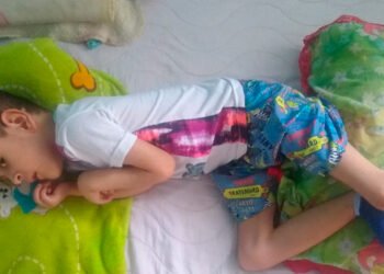 Ayudemos a Andrés Felipe, una silla de ruedas puede mejorar su calidad de vida