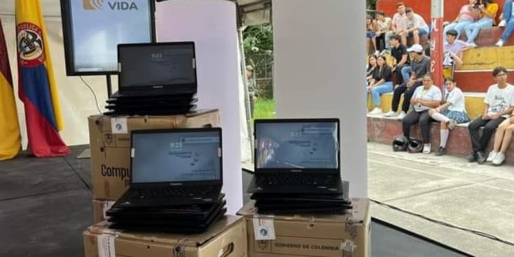 MinTic entregó 300 computadores en Mariquita